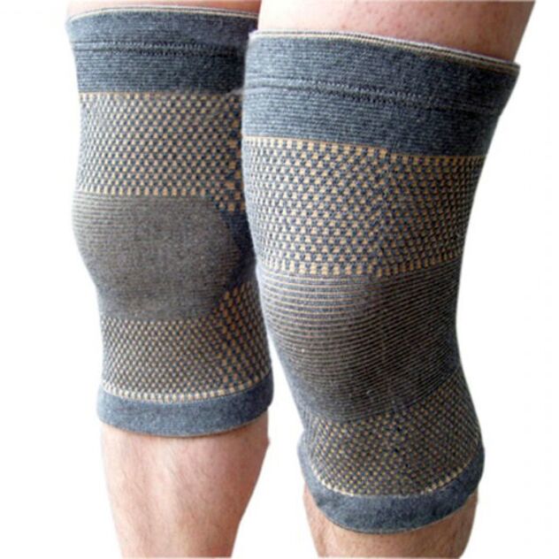 At the initial stage of arthrosis of the knee joint, it is recommended to wear a fixation bandage